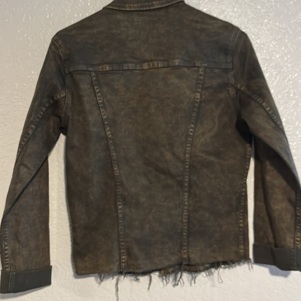 L'AGENCE Janelle Raw Cut Slim Denim Jacket
L'AGENCE - Picture 7 of 7